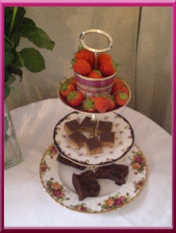 Pretty vintage cake stand