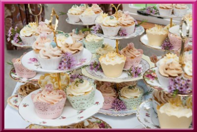 Vintage cake stands and accessories to hire